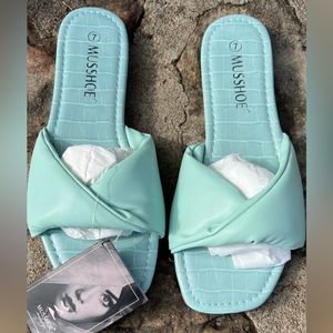 Musshoe slip on sandals, color Mint size 7 New with tags